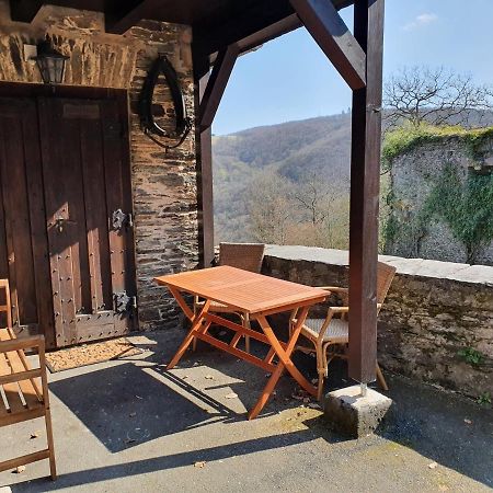 Appartamento Am Burggraben Auf Der Sauerburg Sauerthal Esterno foto